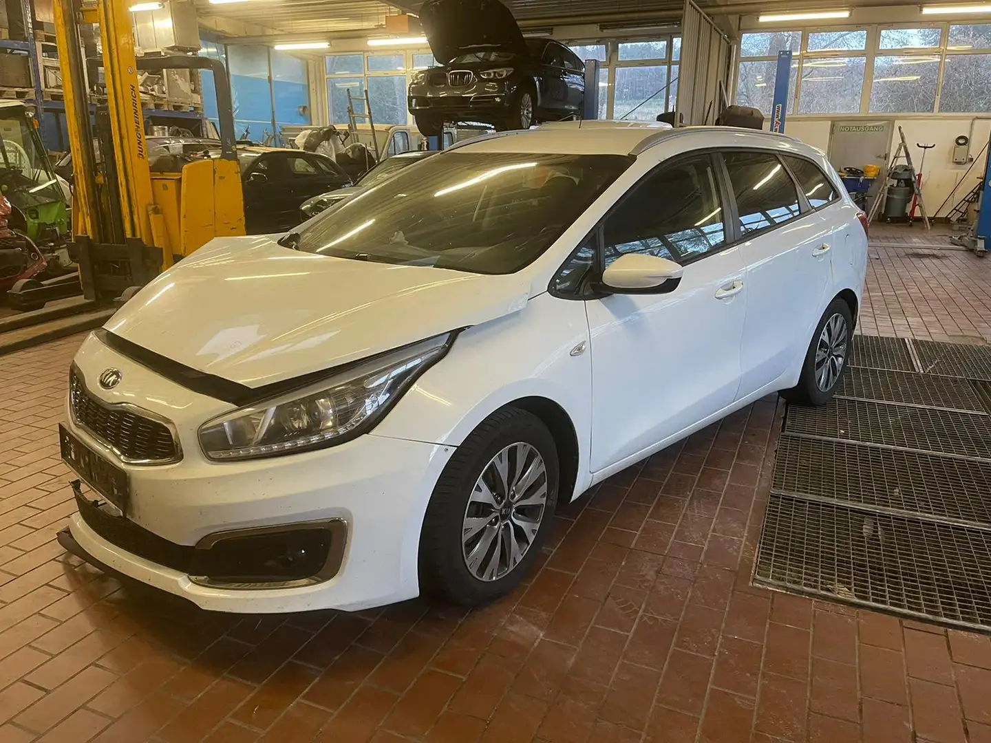 Kia Ceed SW / cee'd SW 1,6 CRDi Edition 7 Blanc - 1