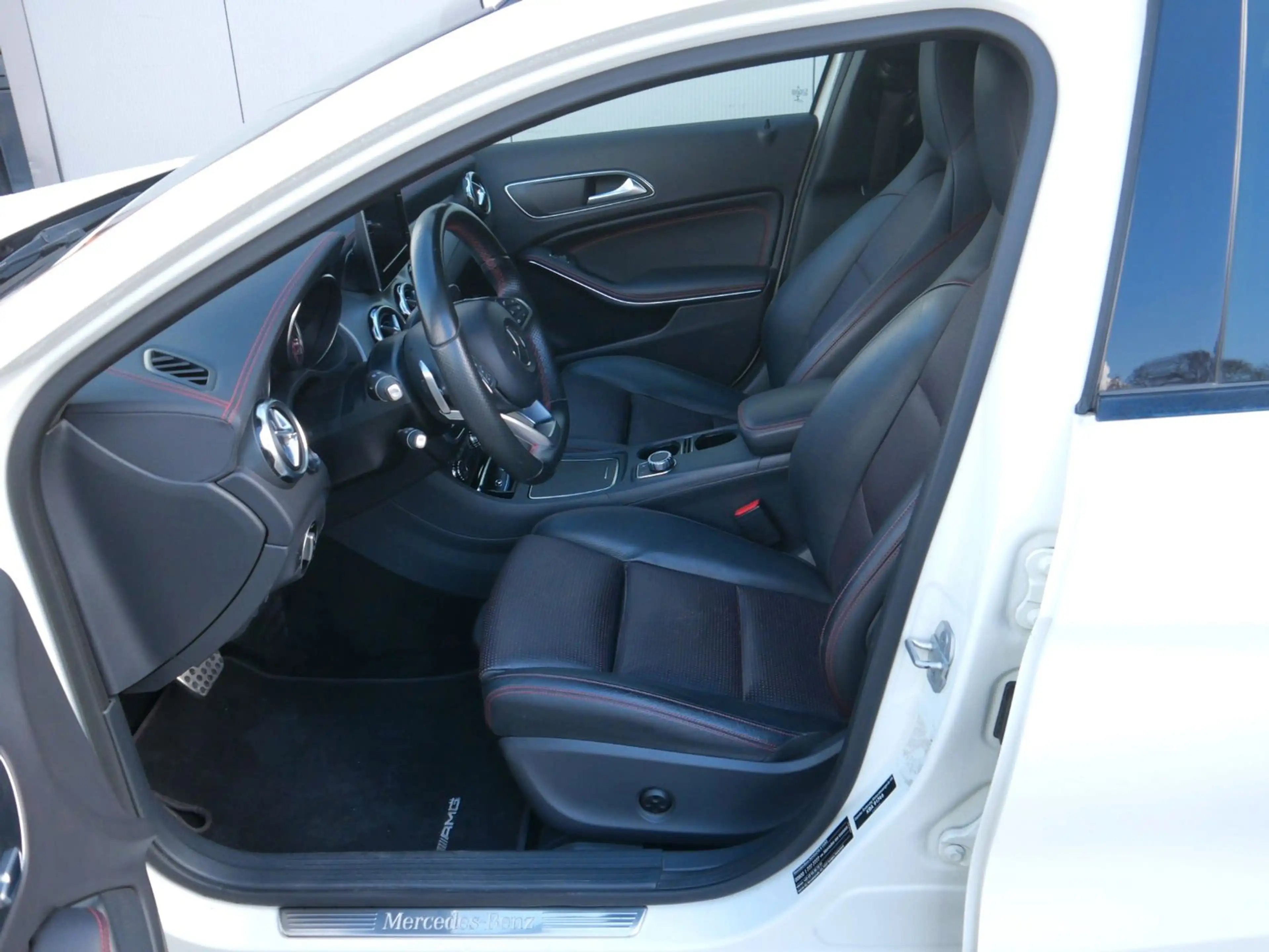 Mercedes-Benz GLA 220 CDI 4Matic AMG-Line NAVI/LED/AHK/DISTR — photo 7