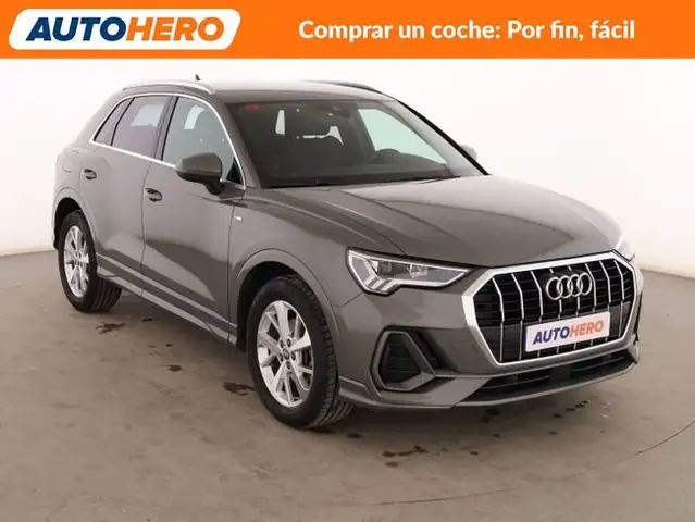 Audi Q3 view 8