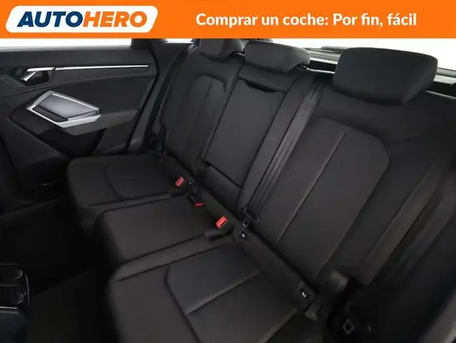 Audi Q3 view 15