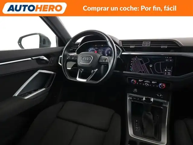 Audi Q3 view 14