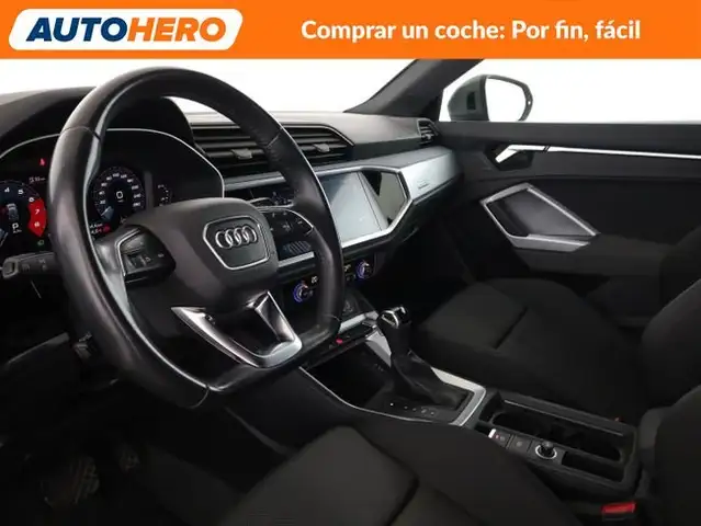 Audi Q3 view 12