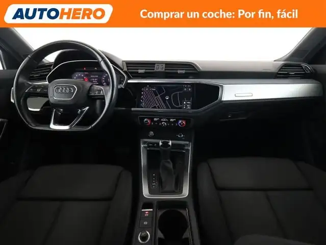 Audi Q3 view 13