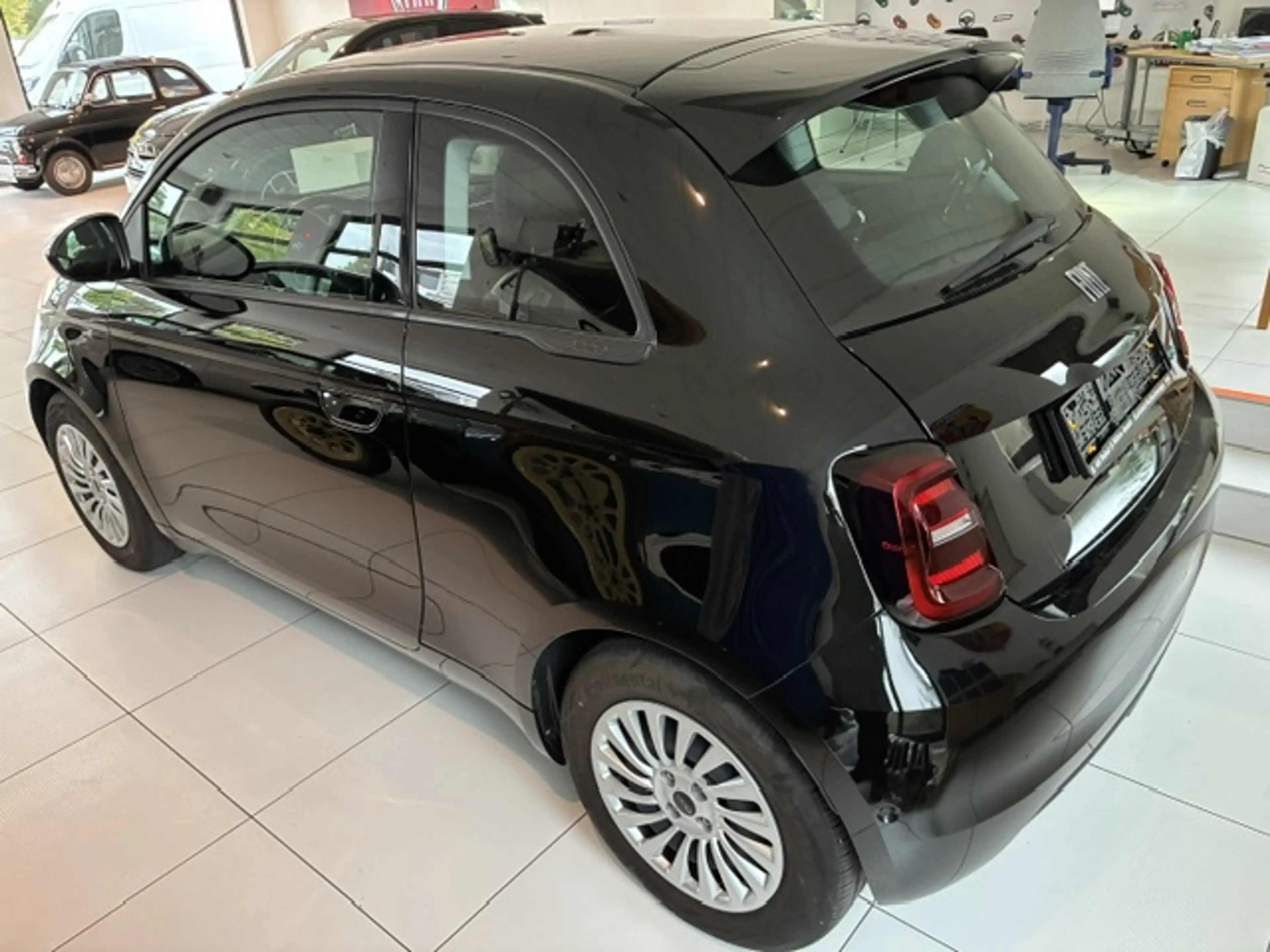 Fiat 500e Icon — photo 8