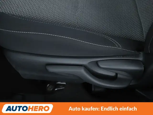 Toyota Yaris view 25