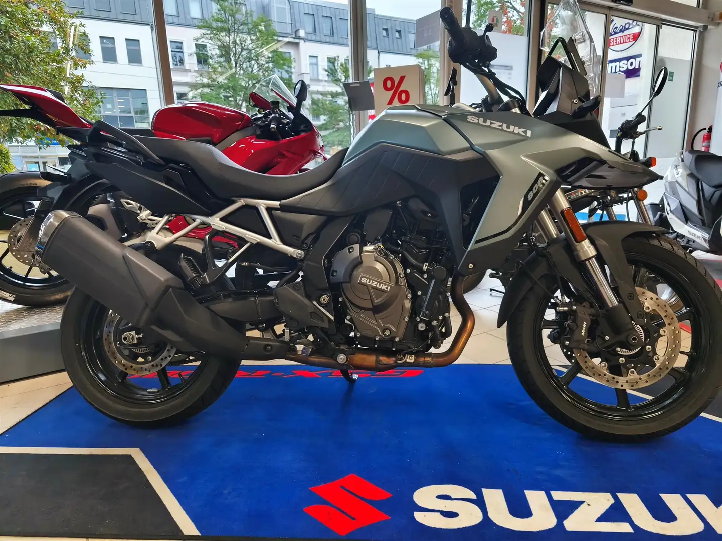 Suzuki V-Strom 800 Vert - 1