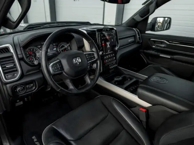 RAM 1500 Ram 1500 Laramie Quad Cab 6'4''-Bed 4x4 Ansicht 25