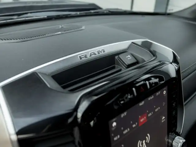 RAM 1500 Ram 1500 Laramie Quad Cab 6'4''-Bed 4x4 Ansicht 45