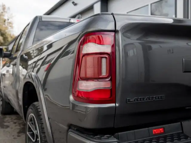 RAM 1500 Ram 1500 Laramie Quad Cab 6'4''-Bed 4x4 Ansicht 19