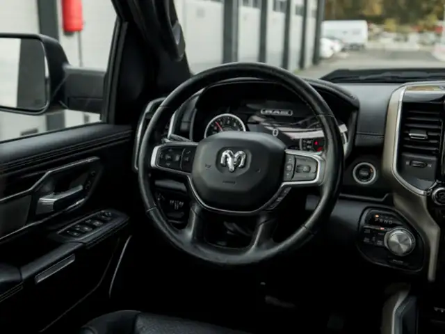 RAM 1500 Ram 1500 Laramie Quad Cab 6'4''-Bed 4x4 Ansicht 34