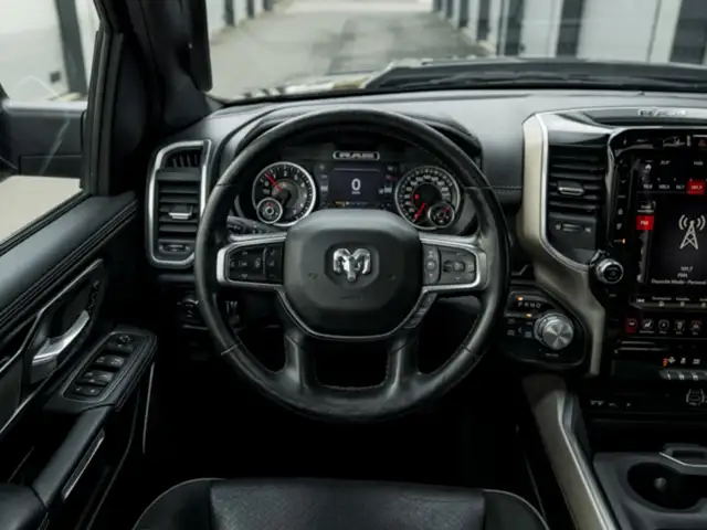 RAM 1500 Ram 1500 Laramie Quad Cab 6'4''-Bed 4x4 Ansicht 32