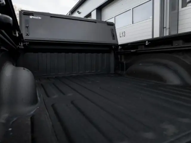 RAM 1500 Ram 1500 Laramie Quad Cab 6'4''-Bed 4x4 Ansicht 18