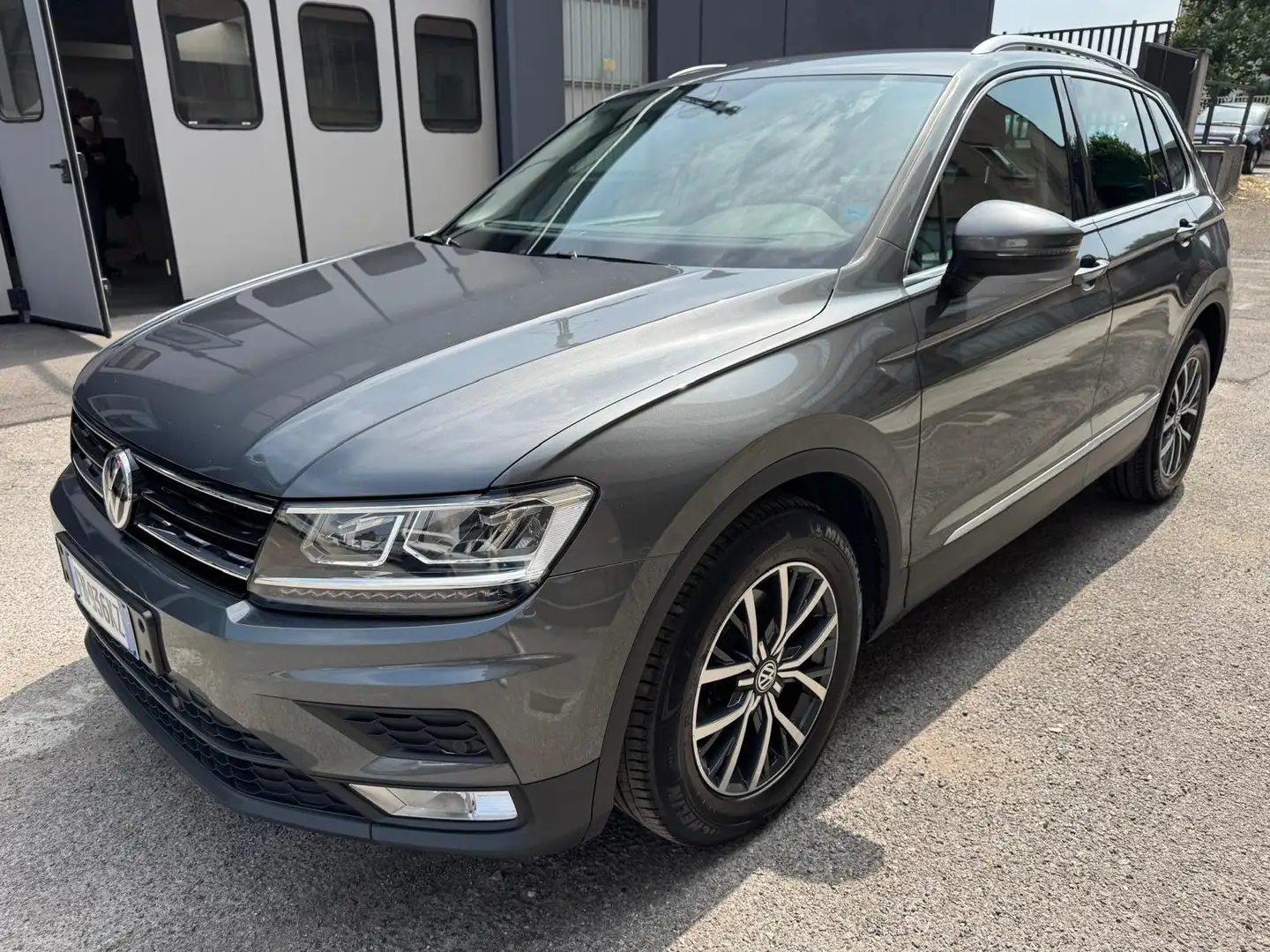 Volkswagen Tiguan Tiguan 1.6 tdi Business 115cv*NAVI*CERCHI Grigio - 1