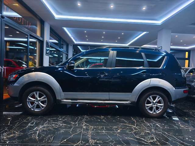 Imagine Mitsubishi Outlander Instyle 4WD Automatik Leder 7-Siter