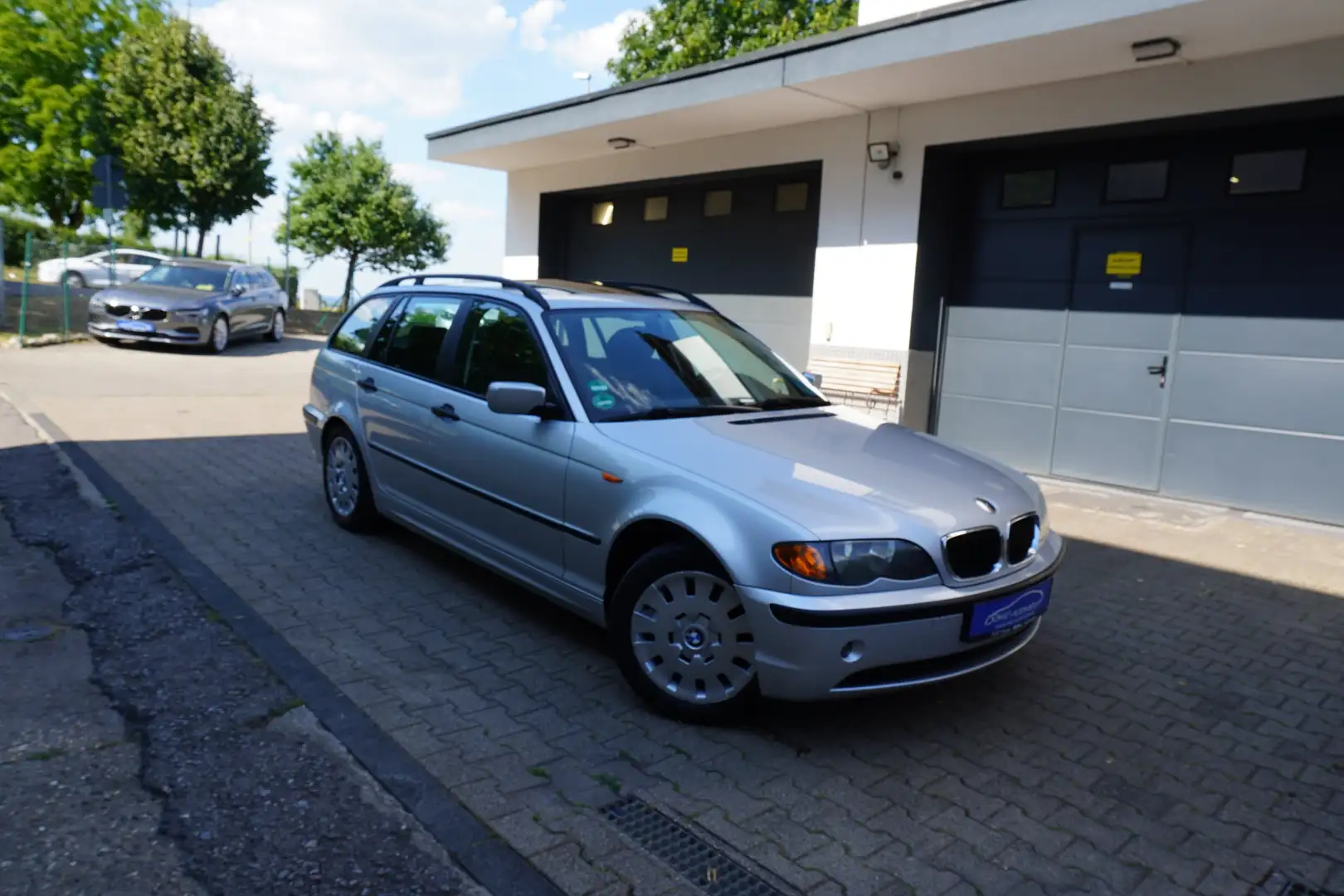 BMW 318 318i Touring Mod:*2004*KLIMA+Schiebedach+PDC+AHK Grau - 1