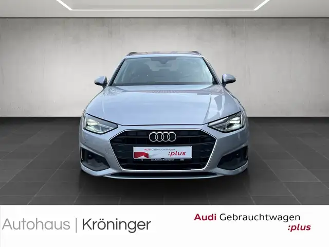 Audi A4 Avant view 5