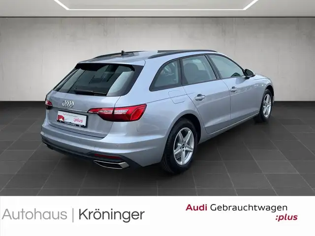 Audi A4 Avant view 2