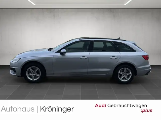 Audi A4 Avant view 3