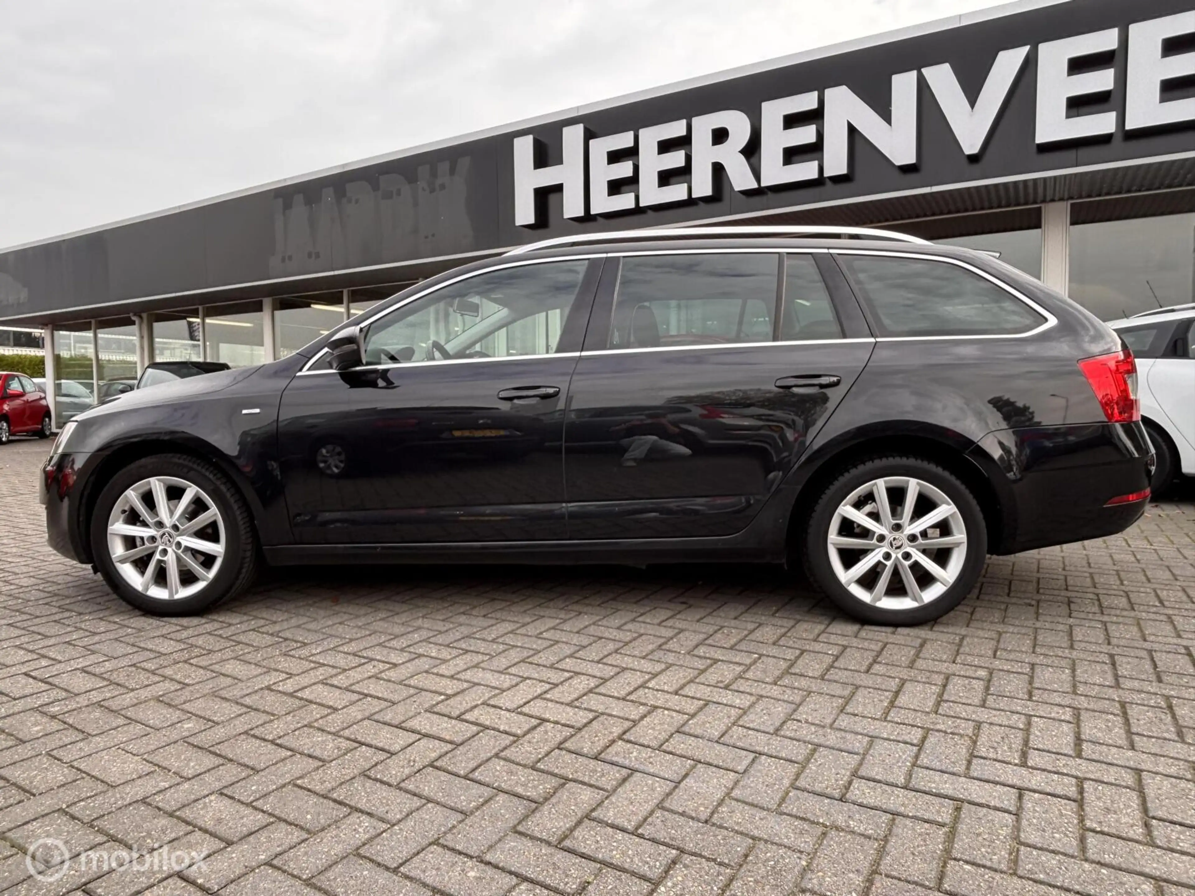 Skoda Octavia Combi 1.2 TSI Greentech Style Businessline — photo 6