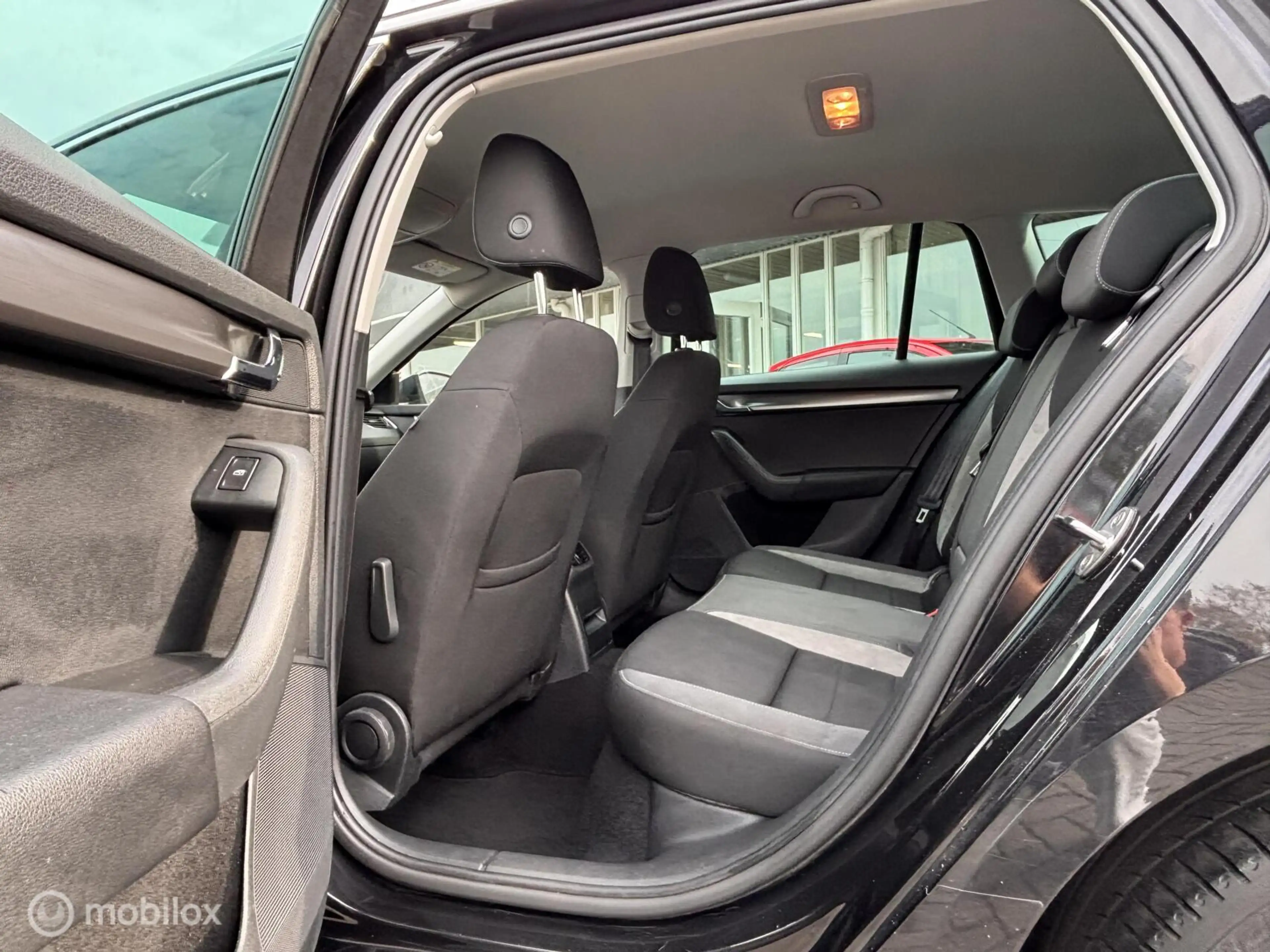 Skoda Octavia Combi 1.2 TSI Greentech Style Businessline — photo 14