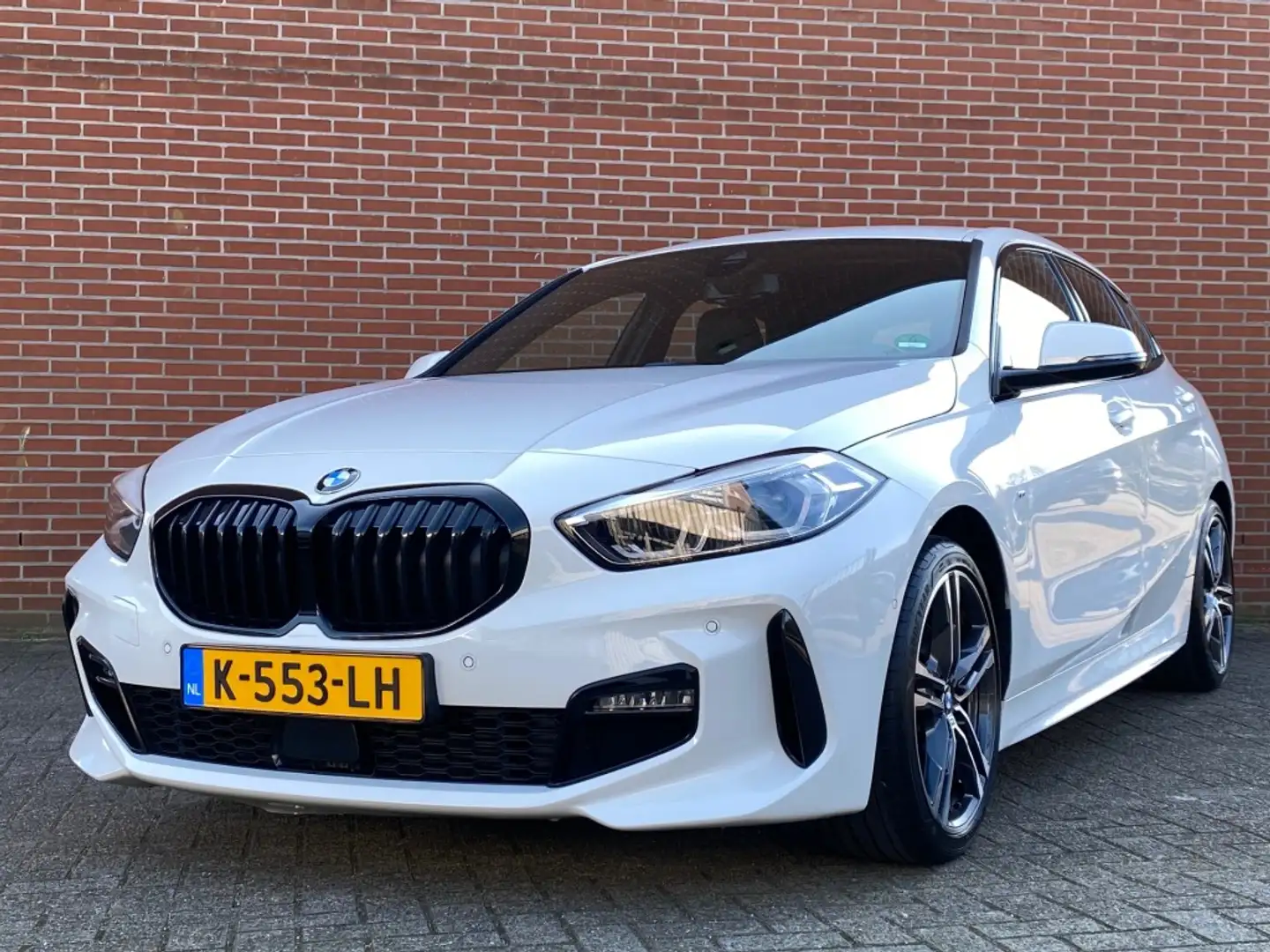 BMW 118 118I EXECUTIVE EDITION M-SPORTPAKKET NAVI CRUISE C Wit - 2
