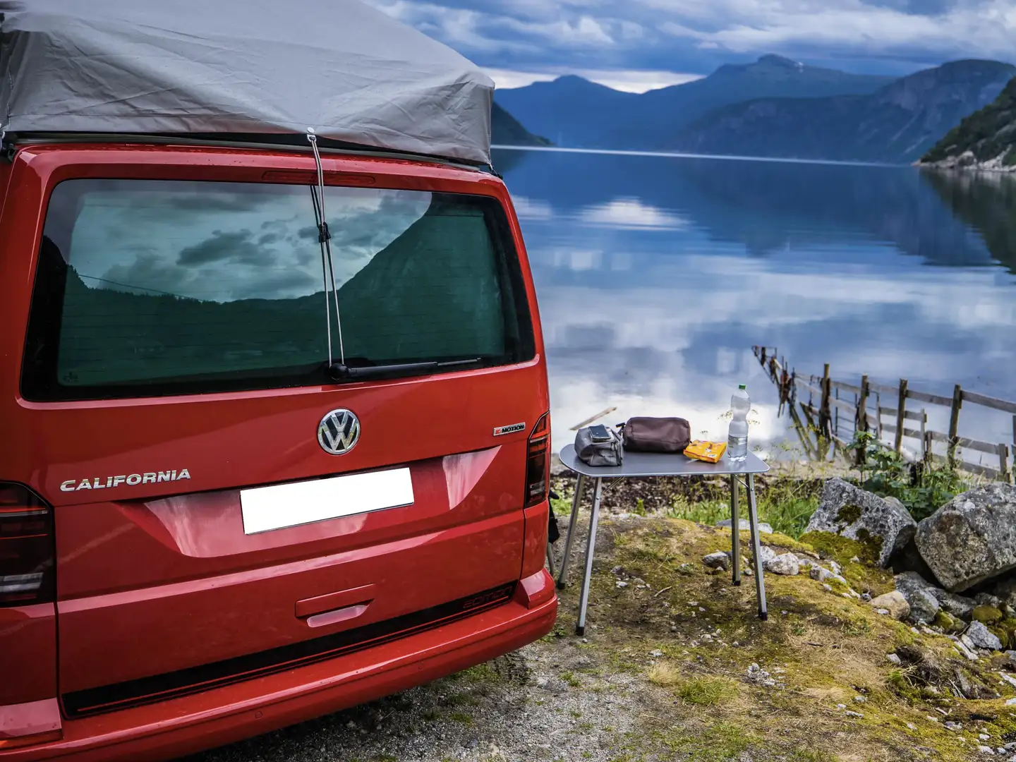 Volkswagen T6.1 California California T6.1 DSG 4MOTION Beach Tour Edition Rojo - 1