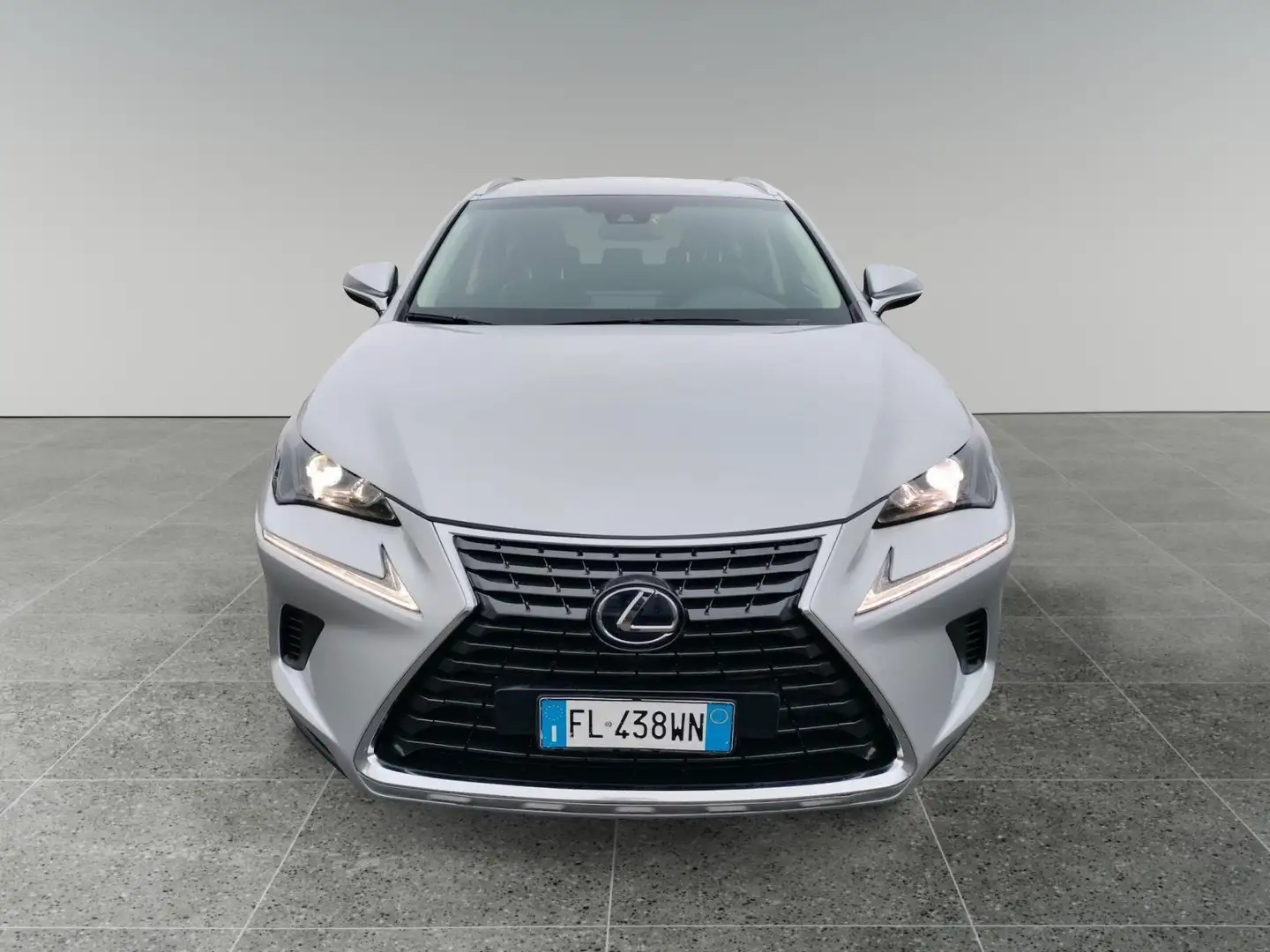 Lexus NX 300h Hybrid 4WD Executive Argent - 2