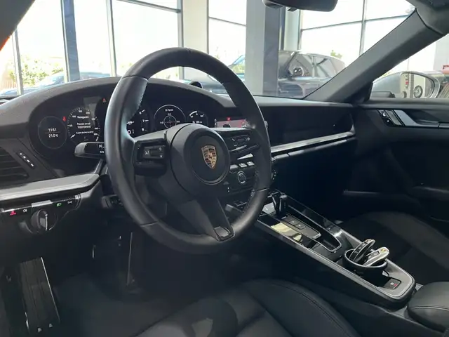 Porsche 911 view 15