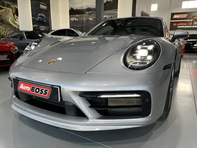 Porsche 911 view 10