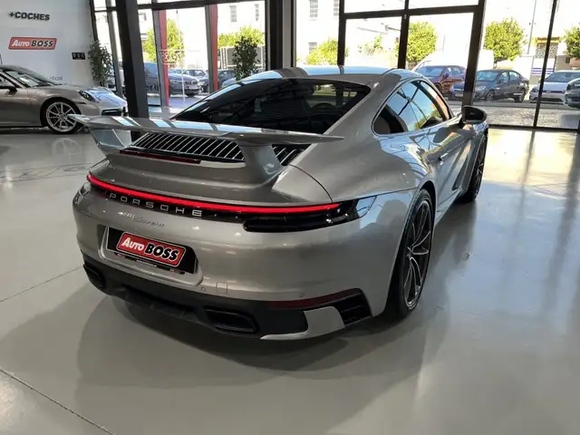 Porsche 911 view 6