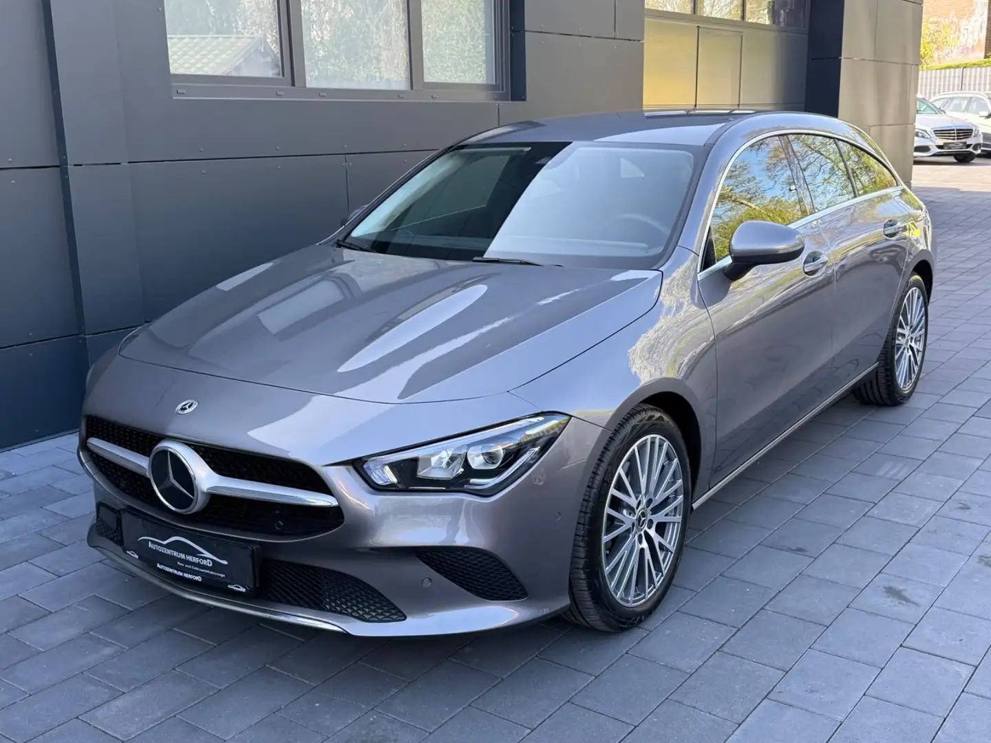 Mercedes-Benz CLA 220 d Shooting Brake Navi LED AHK Gris - 1
