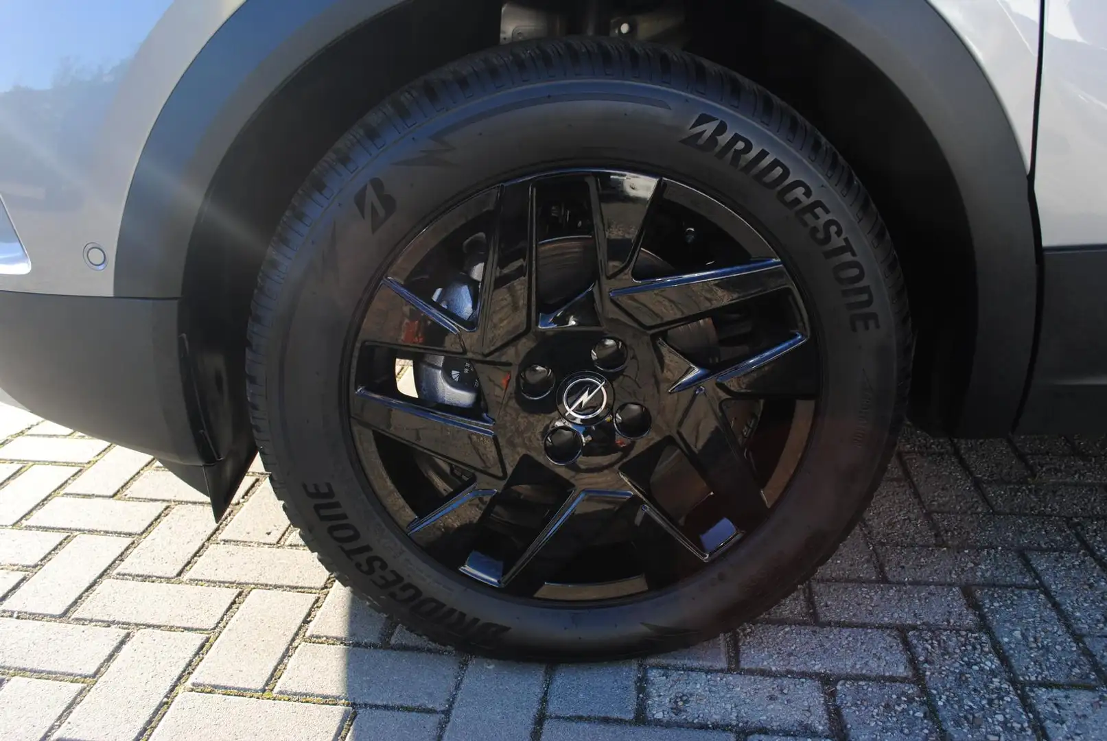 Opel Mokka e Ultimate Matrix/Navi/SHZ/DAB/180°Kamera Grau - 2