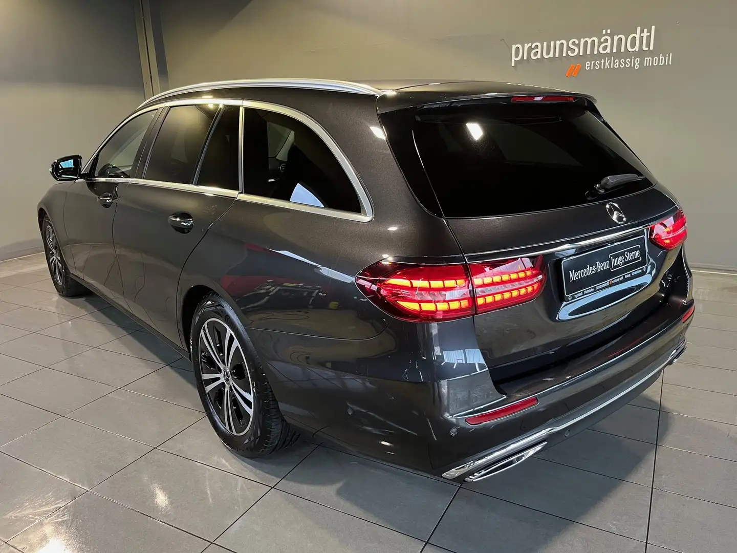 Mercedes-Benz E 220 d T Avantgarde MBUX/LED/AHK/eleHe/Tot/Kame Grau - 2