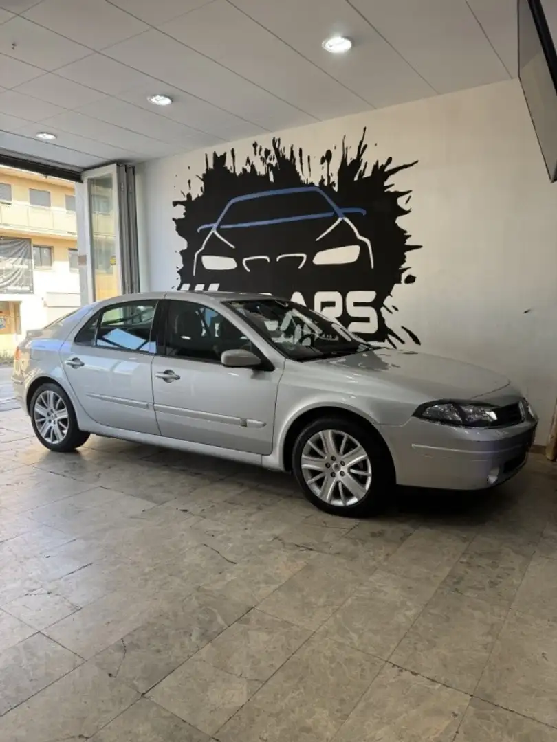 Renault Laguna 2.0 16v Luxe Dynamique Aut. Gris - 2