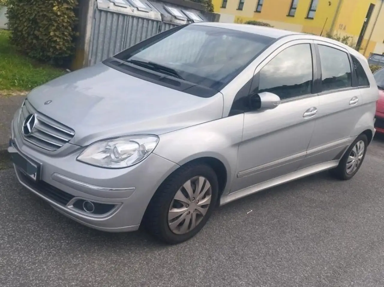 Mercedes-Benz B 200