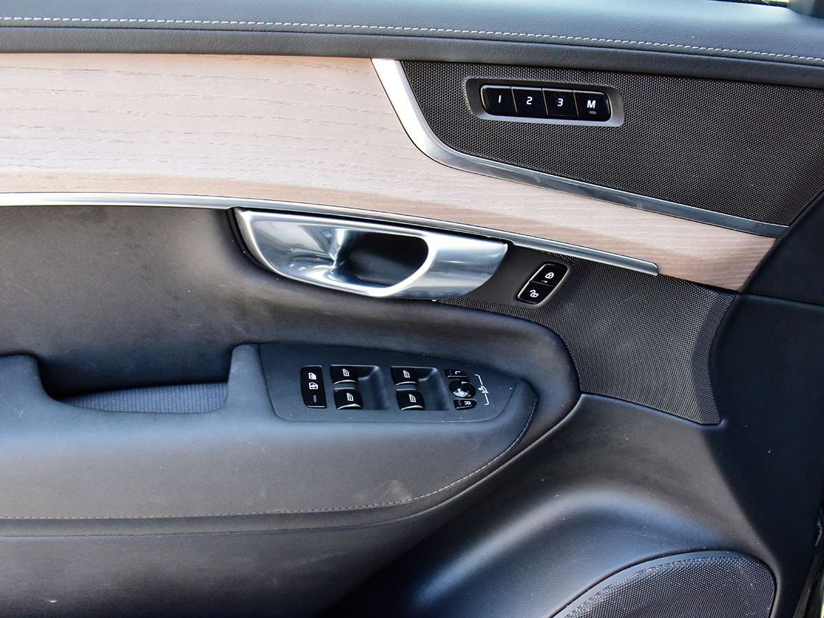 2026 Volvo XC90 B6 AWD Plus Bright Theme 7-Seater thumb 13