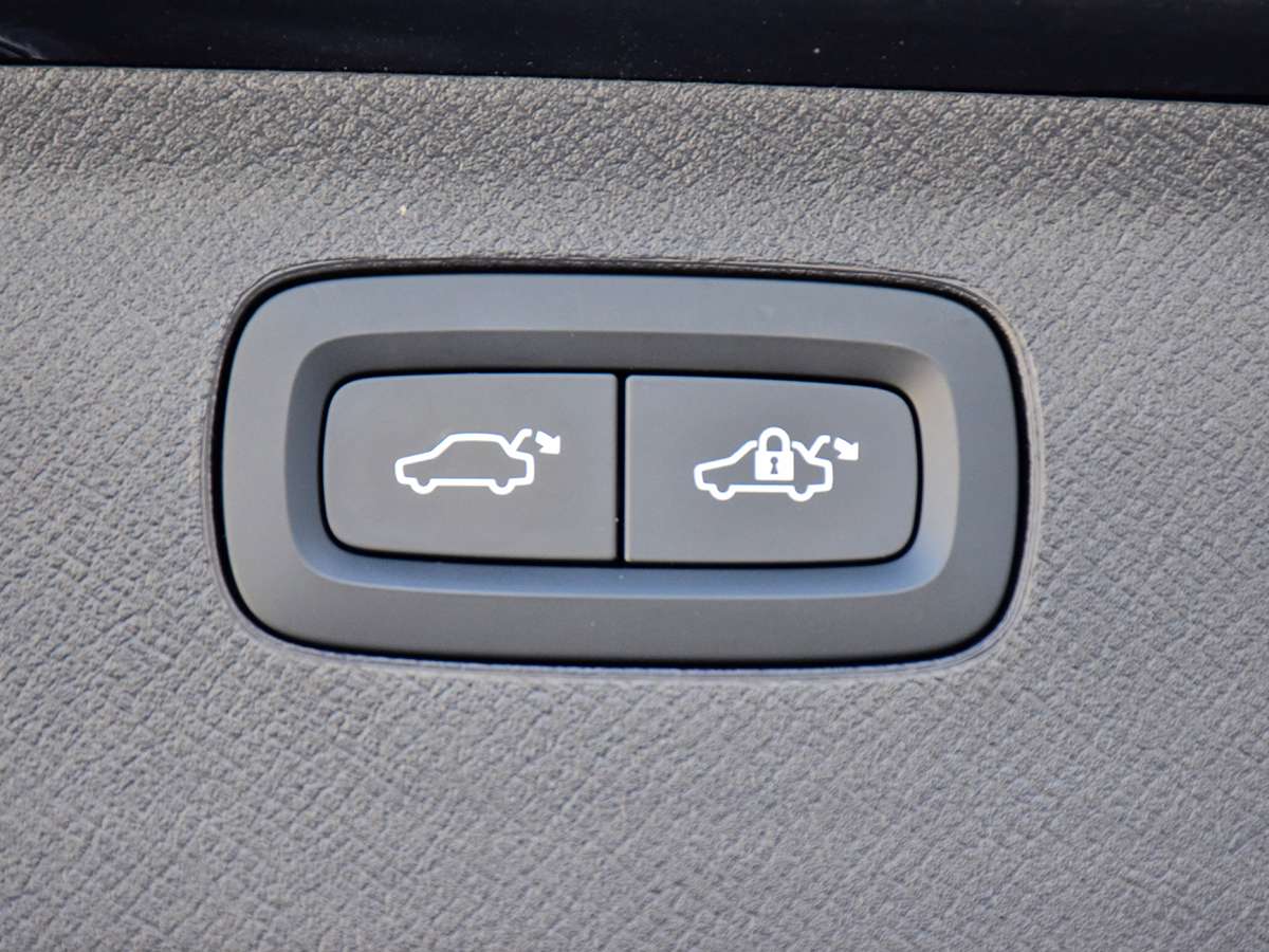 2026 Volvo XC90 B6 AWD Plus Bright Theme 7-Seater thumb 28