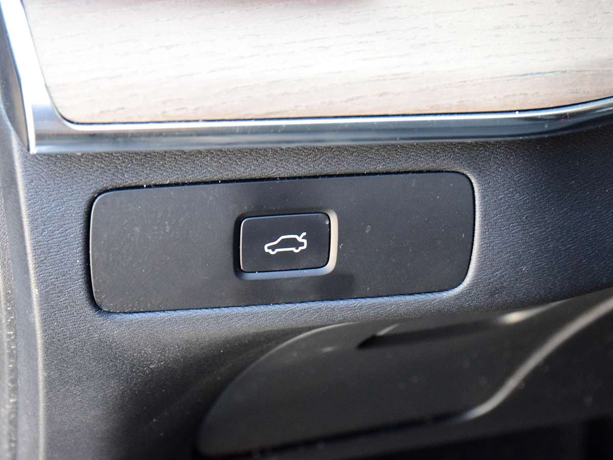2026 Volvo XC90 B6 AWD Plus Bright Theme 7-Seater thumb 14