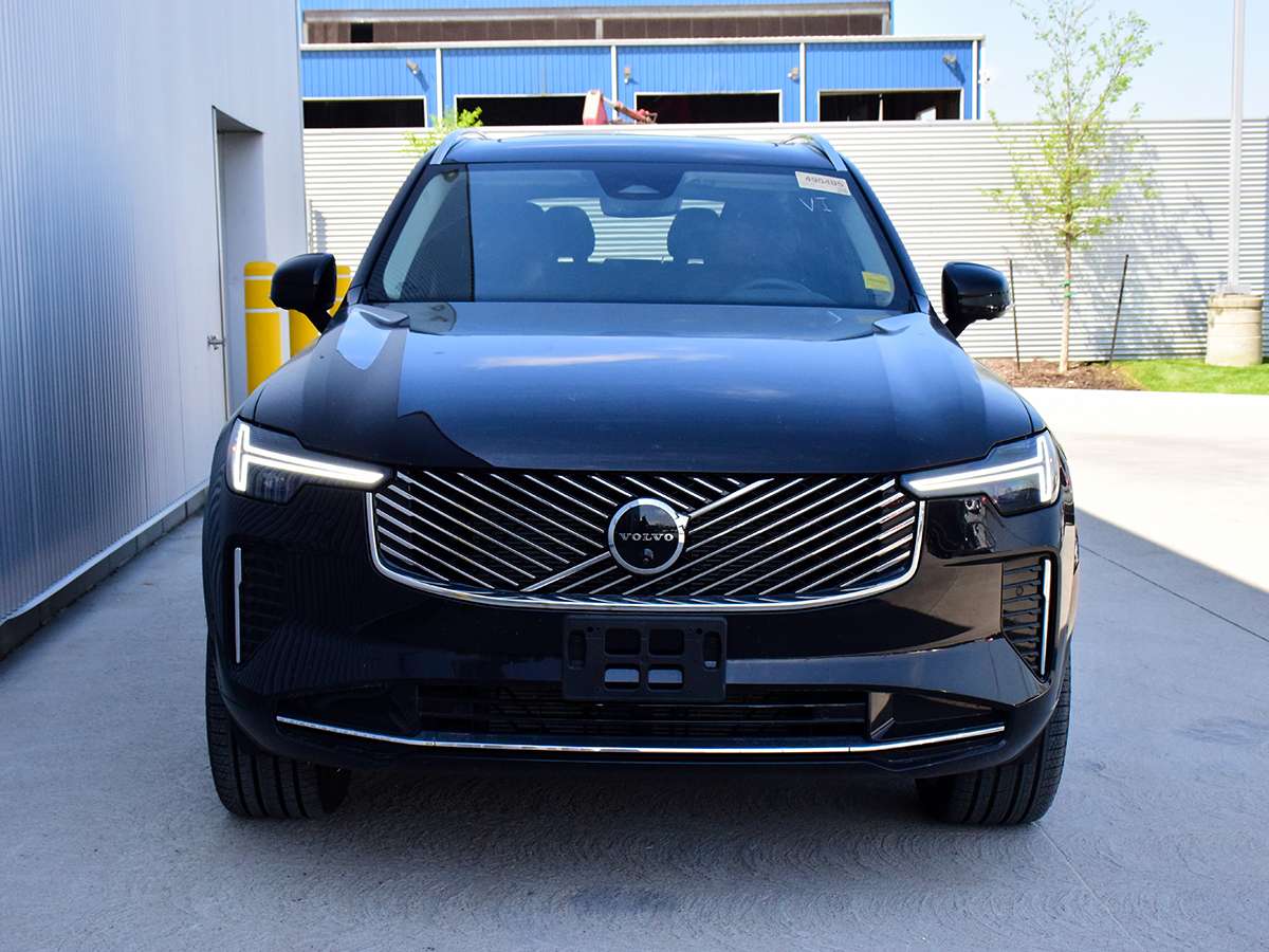 2026 Volvo XC90 B6 AWD Plus Bright Theme 7-Seater alt 4