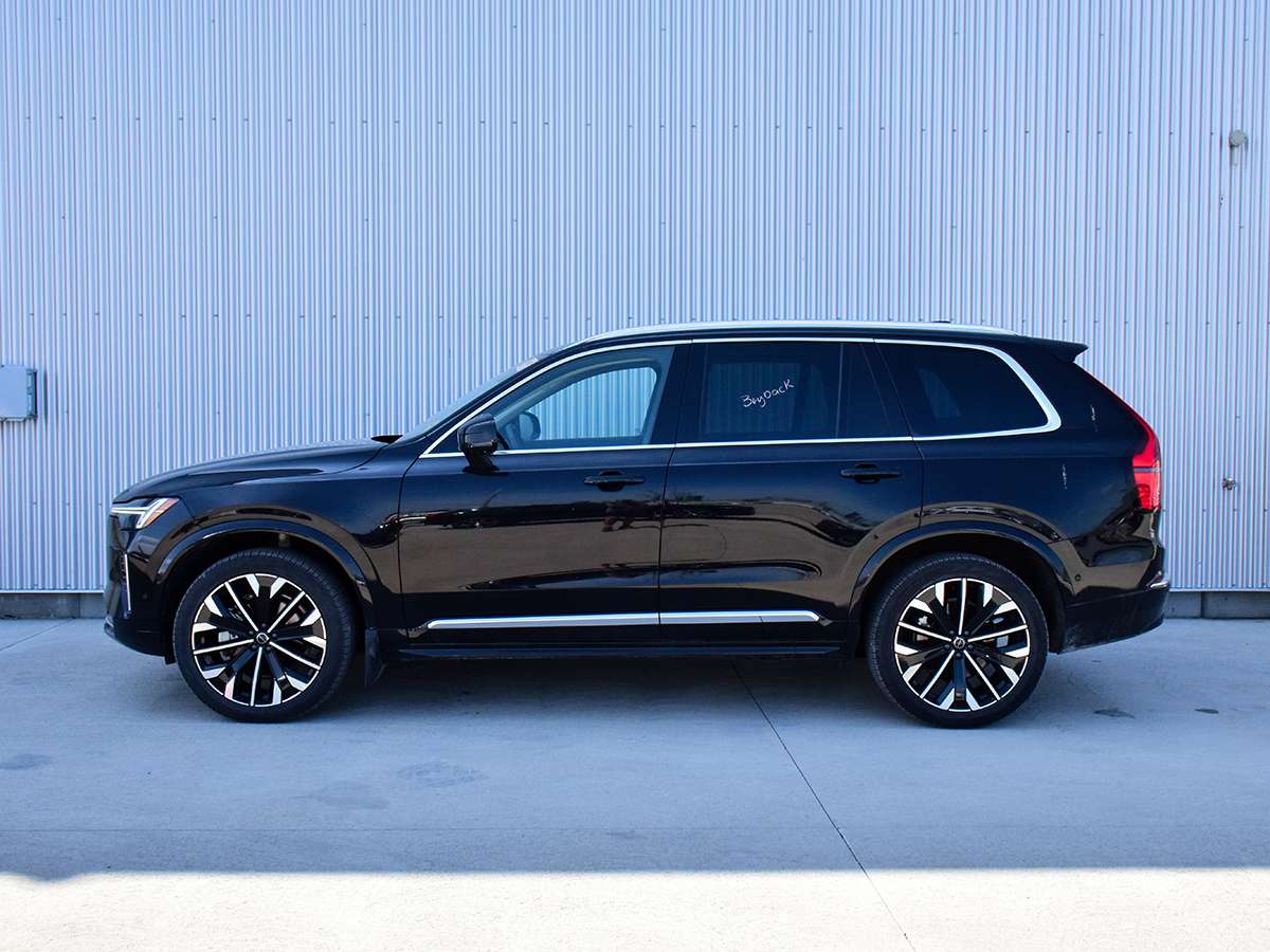 2026 Volvo XC90 B6 AWD Plus Bright Theme 7-Seater thumb 6