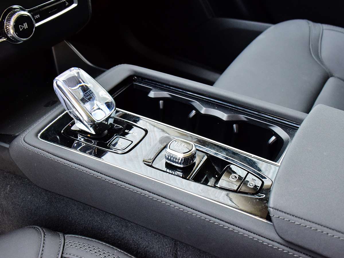 2026 Volvo XC90 B6 AWD Plus Bright Theme 7-Seater thumb 12