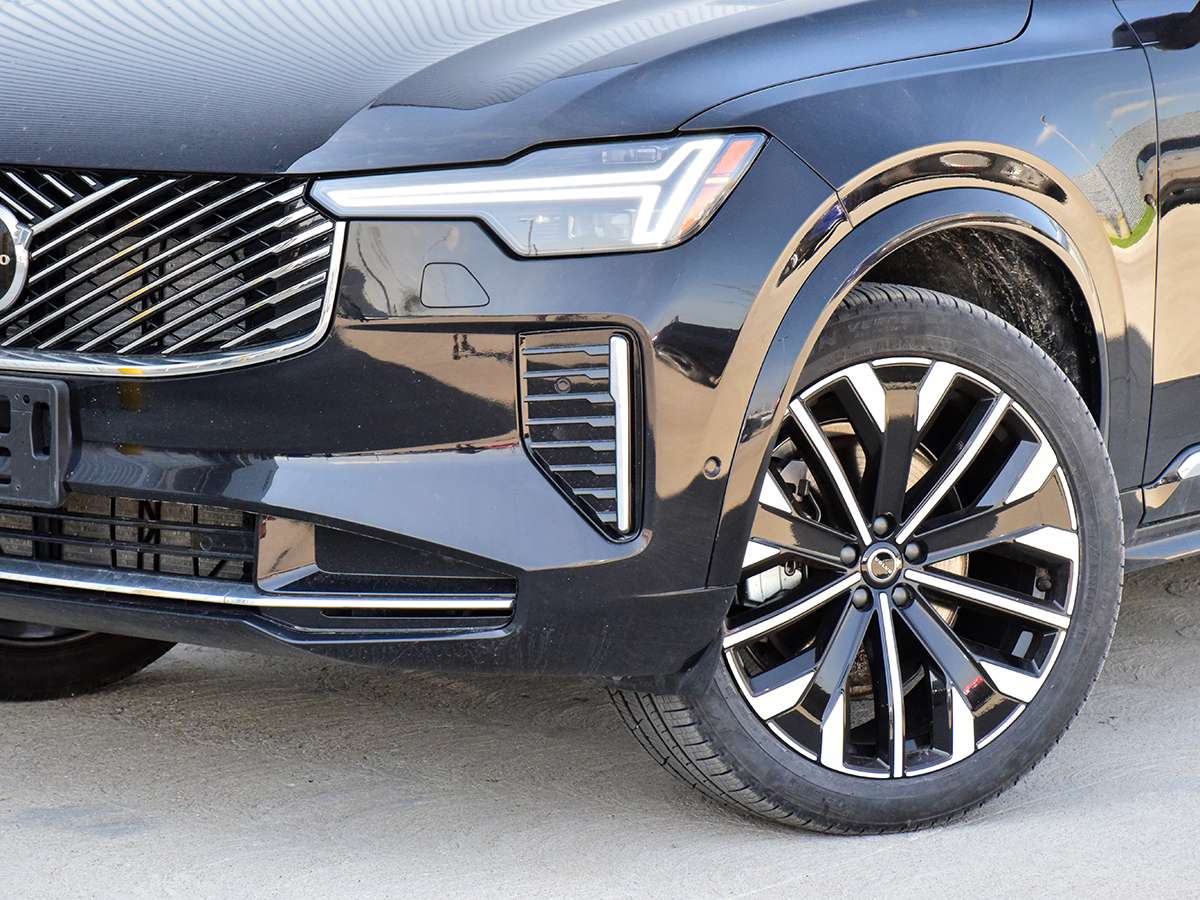 2026 Volvo XC90 B6 AWD Plus Bright Theme 7-Seater alt 2