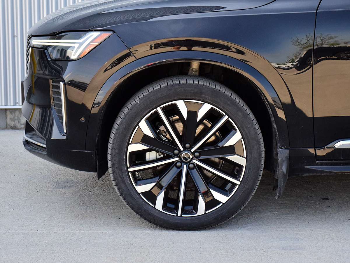2026 Volvo XC90 B6 AWD Plus Bright Theme 7-Seater alt 5