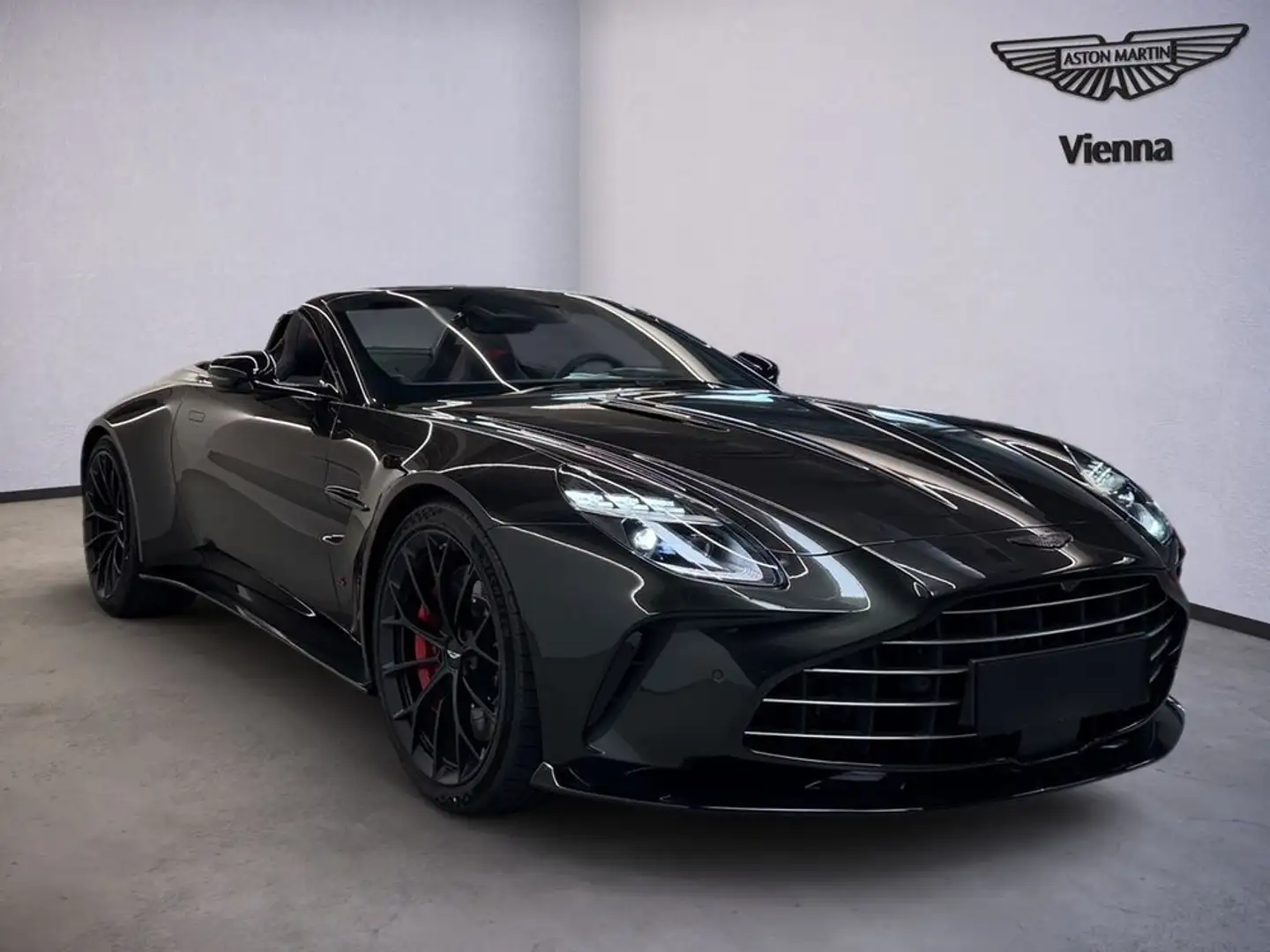Aston Martin Vantage S Roadster | Minotaur Green | Int. Carbon Grün - 2