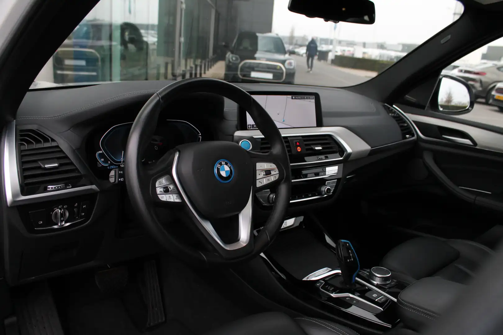 BMW iX3 High Executive / Trekhaak / Sportstoelen  / Adapti Wit - 2