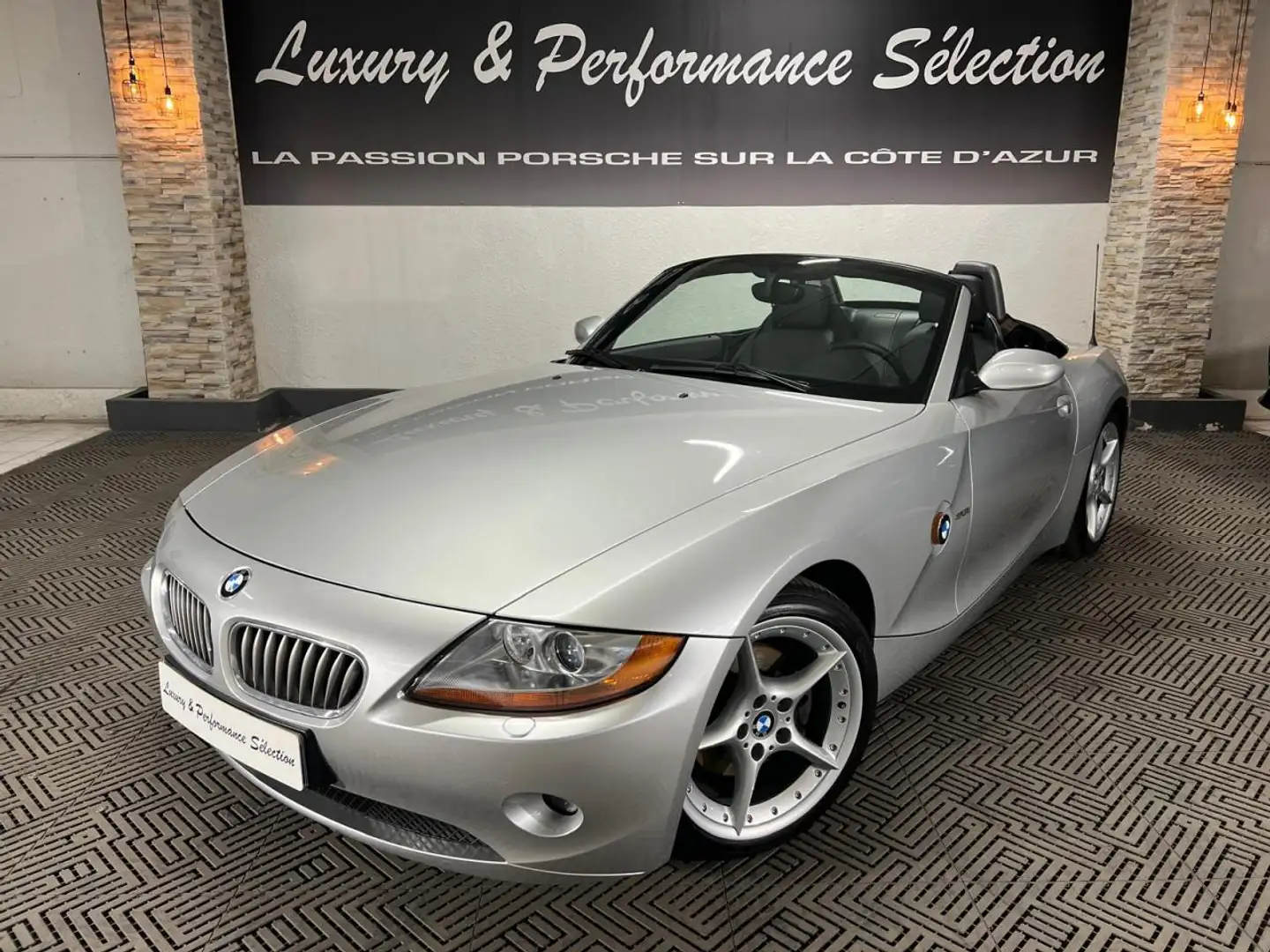 BMW Z4 Roadster 3.0i 3.0 231ch BVM - 43000km - 1°main - C Gris - 1