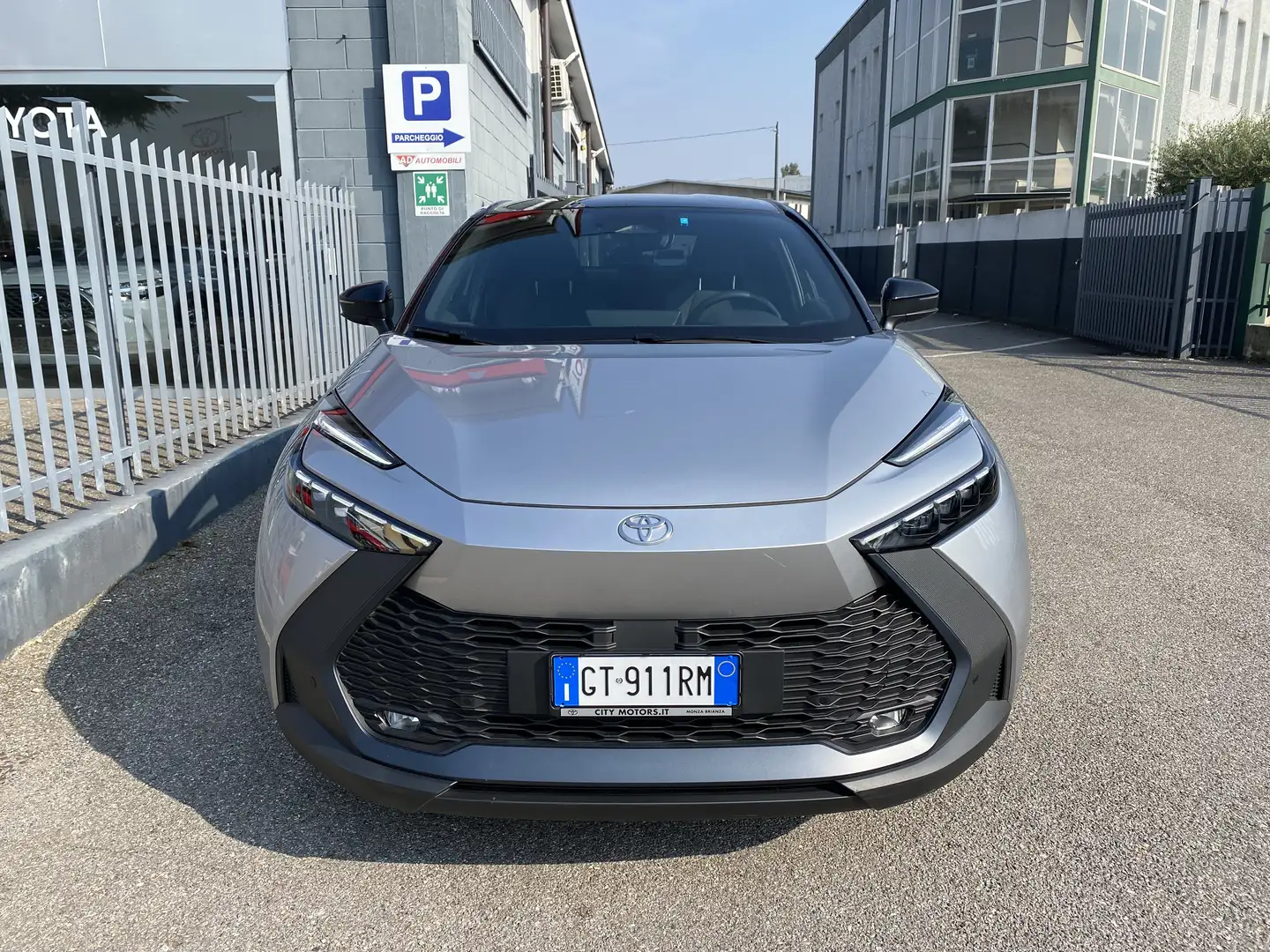 Toyota C-HR C-HR II  1.8 hev Trend fwd e-cvt Zilver - 2