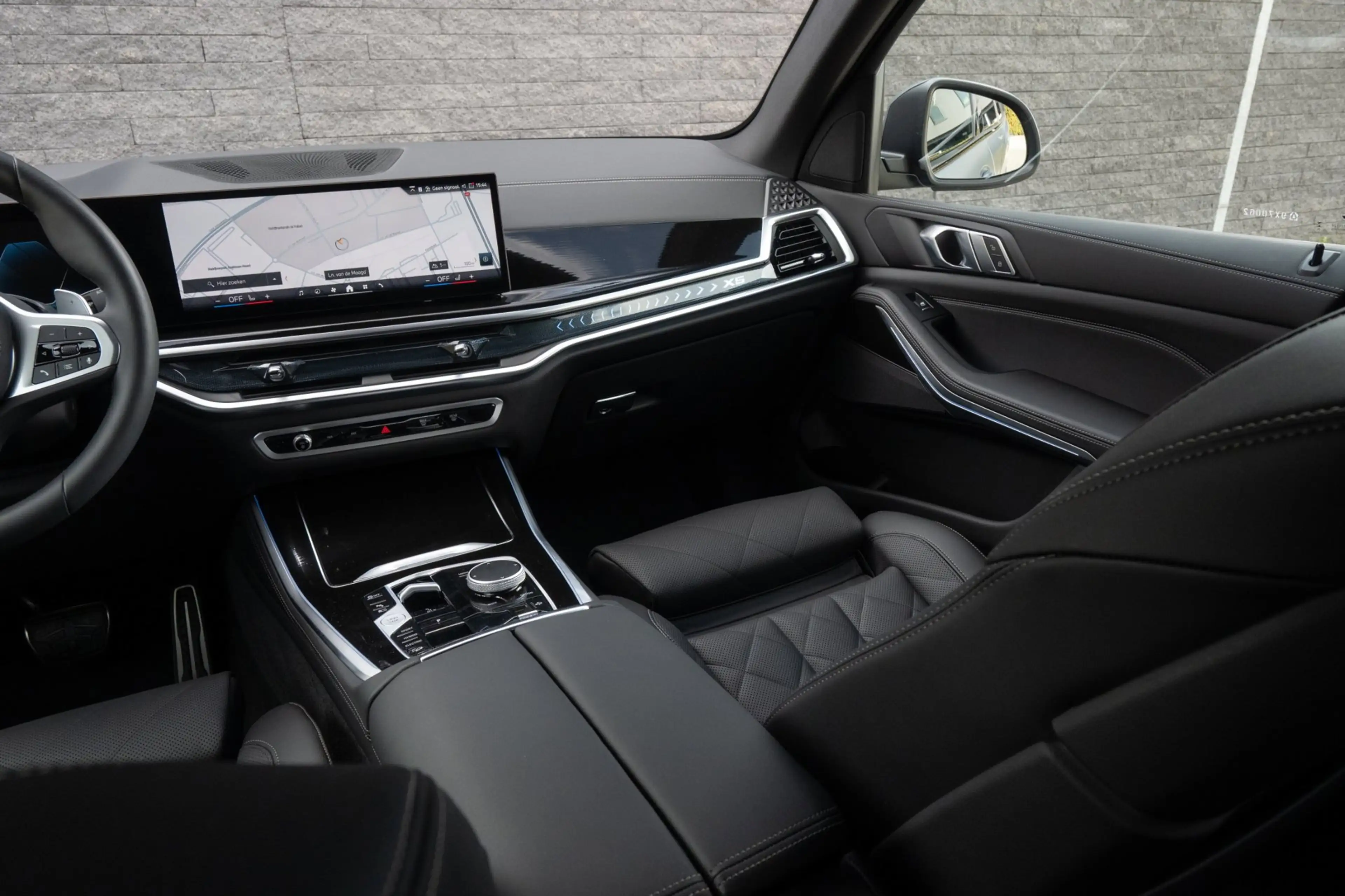 BMW X5 XDrive50e Frozen Pure Grey — photo 31