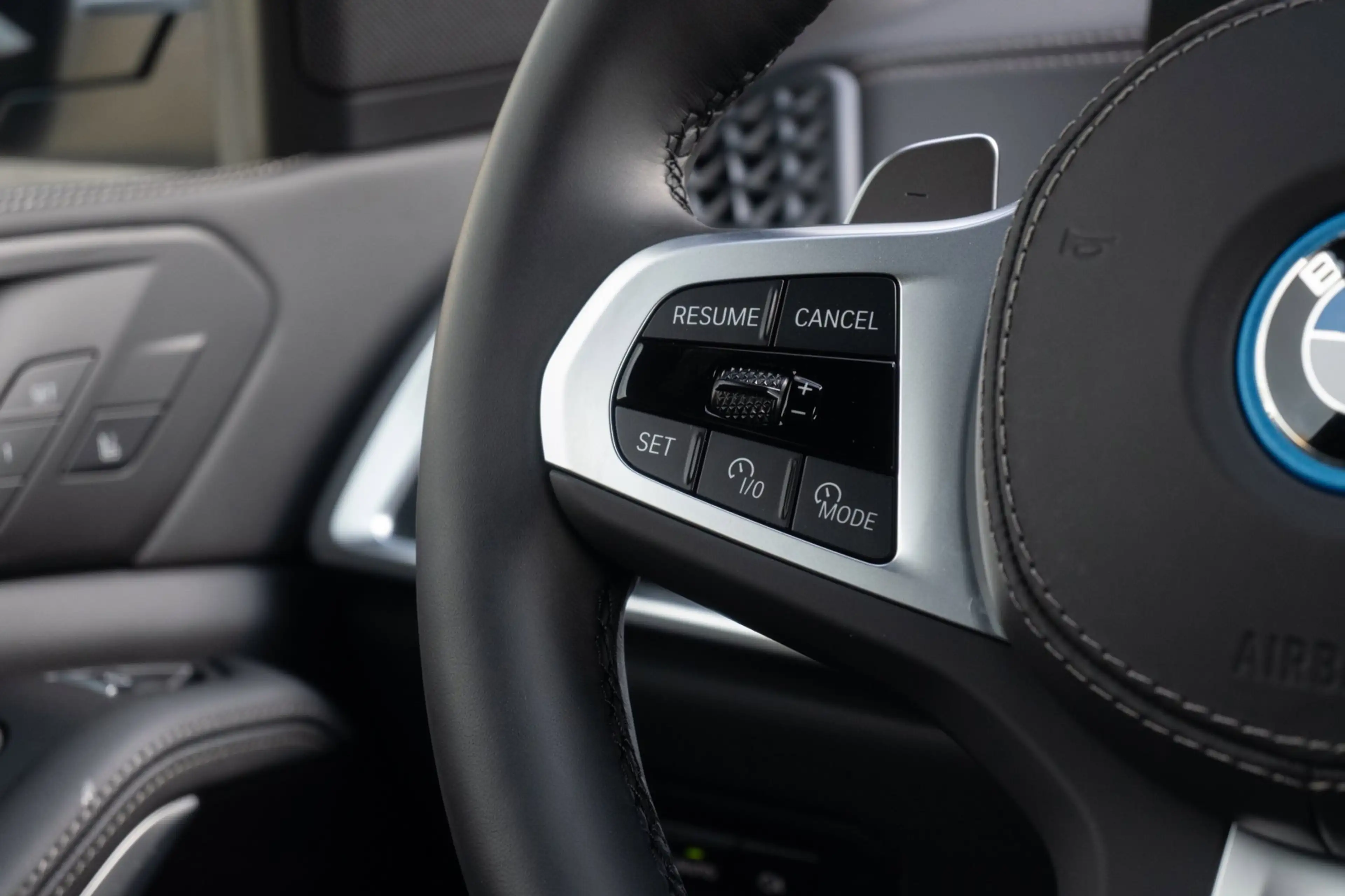 BMW X5 XDrive50e Frozen Pure Grey — photo 24