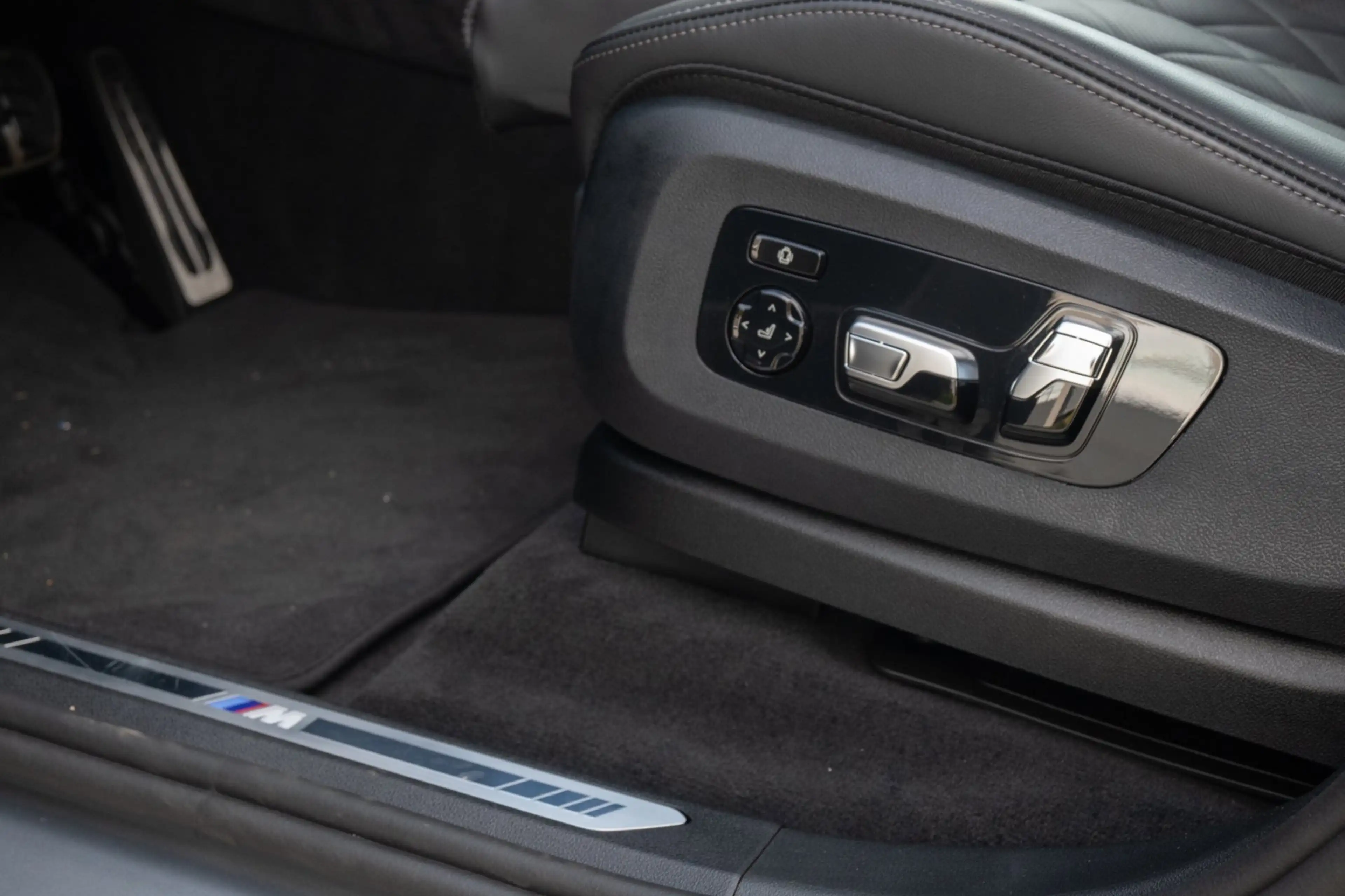 BMW X5 XDrive50e Frozen Pure Grey — photo 21
